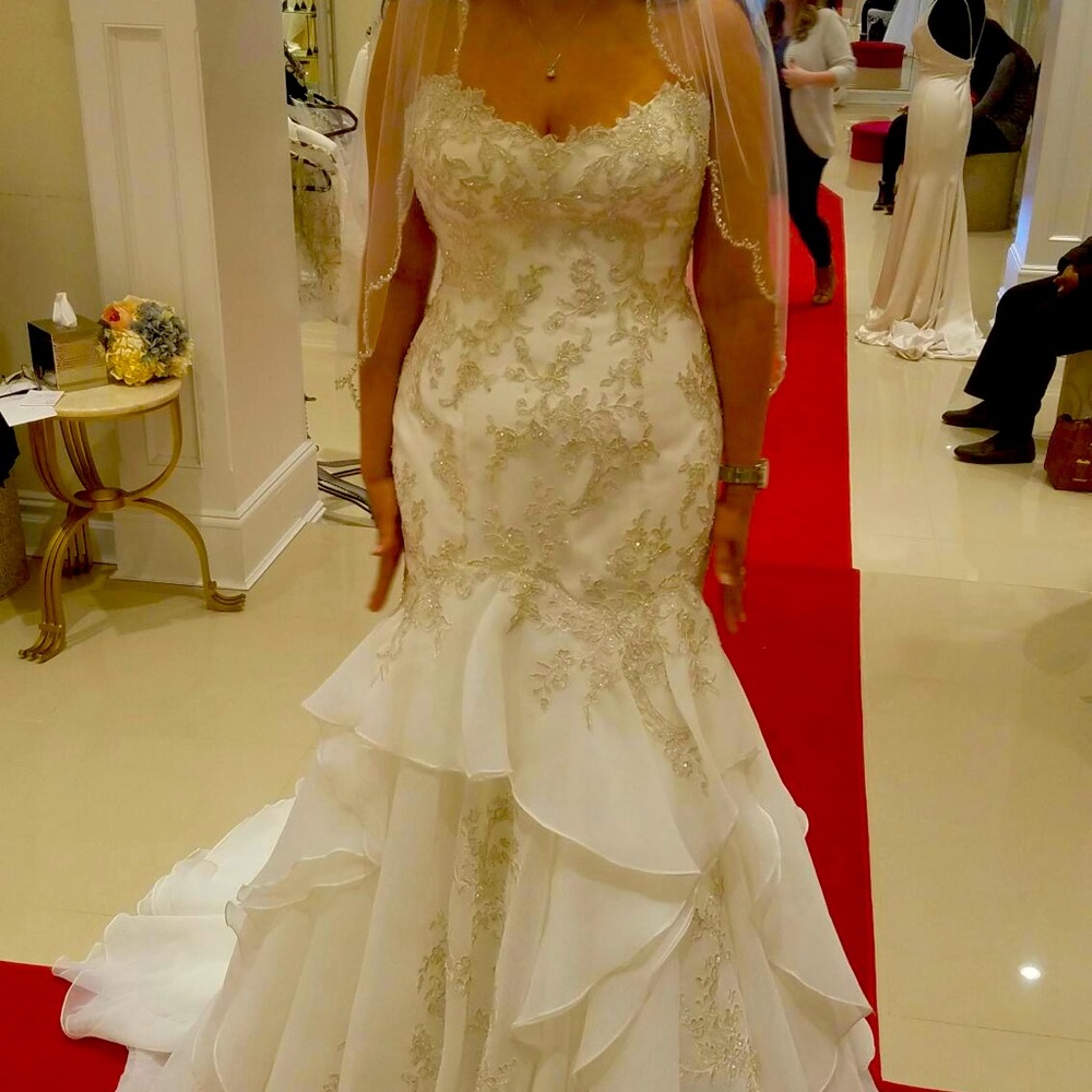 Brand new Maggie Sottero wedding dress never worn because I eloped during Covid